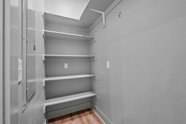 Building Photo - Duncan St Duplex