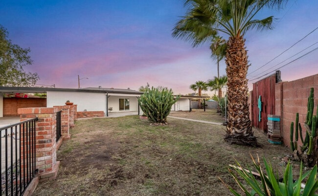 Building Photo - 5818 N 22nd Dr