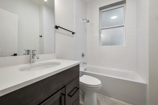 Building Photo - 1921 W Summerdale Ave