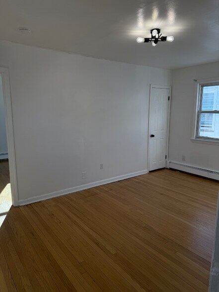 Building Photo - 10 Maolis Ave
