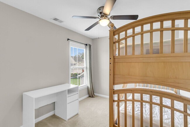 Building Photo - Fully Furnished 3 Bedroom, 2.5 Bathroom Ho...