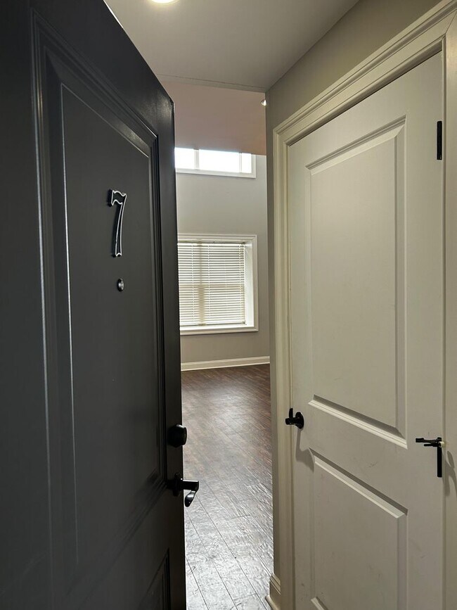 Building Photo - 970 Ridge Ave