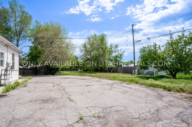 Building Photo - 212 S 1600 W