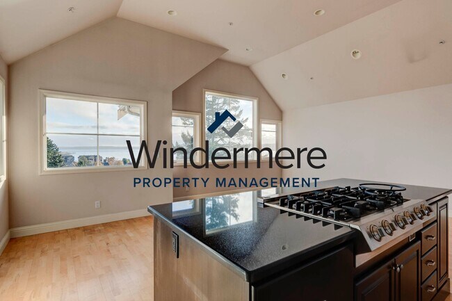 Building Photo - 2 Bedroom Waterview Condo