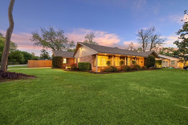 Building Photo - 9222 Bronco Dr