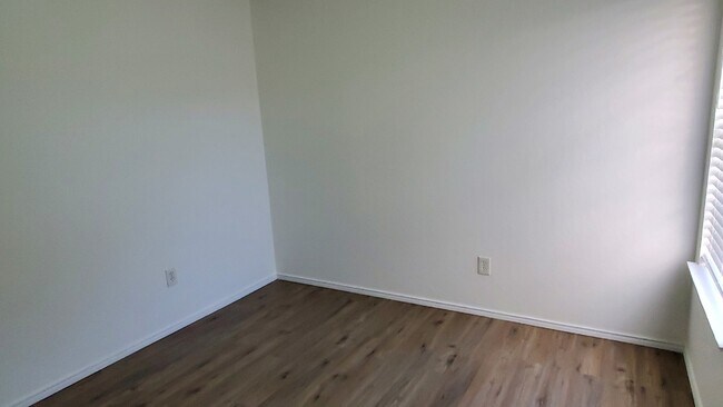 Building Photo - Ready to call home