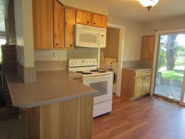 Building Photo - 12096 ID-21