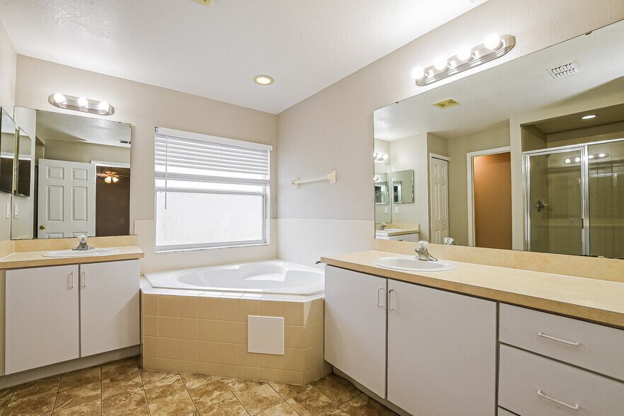 Building Photo - 3005 Lorimer Ct