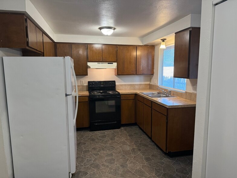 Comfy kitchen - 2403 s kimball ave