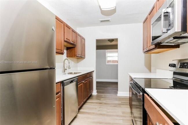 Building Photo - 108 N 13th St