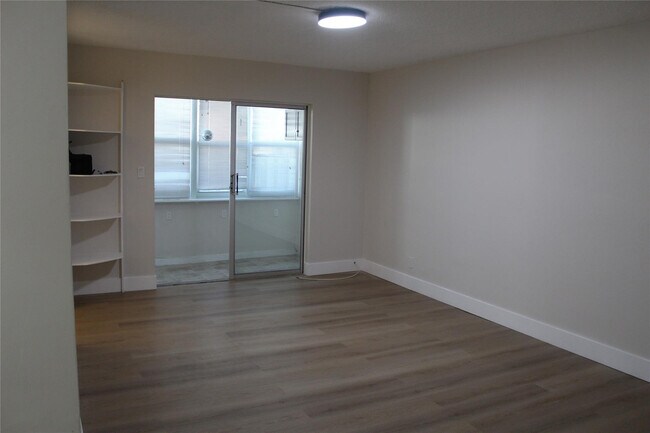 Building Photo - 1720 Funston St