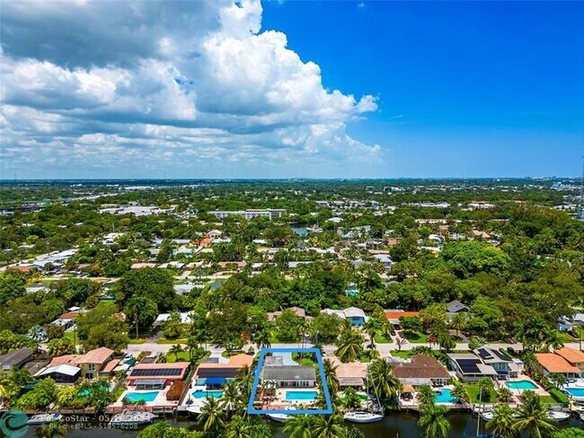 Building Photo - 1704 SW 4th Ct