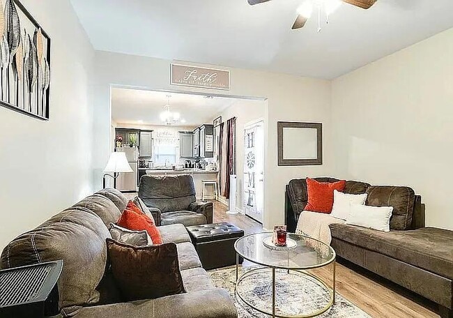 Building Photo - 111 Tyreek Dr