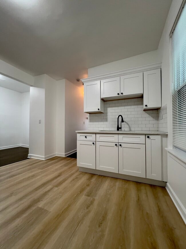 Building Photo - 4537 S Hermitage Ave