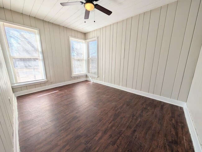 Building Photo - 3 Bed 1.5 Bath Close to Tech! Move In Ready