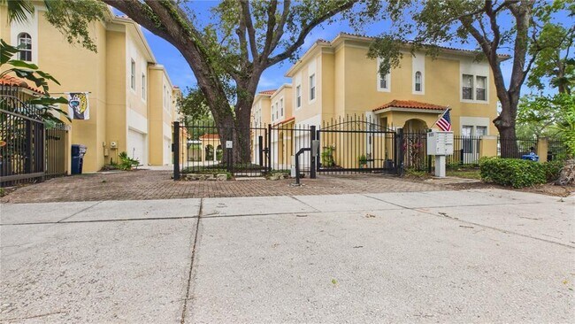 Building Photo - 505 S Tampania Ave