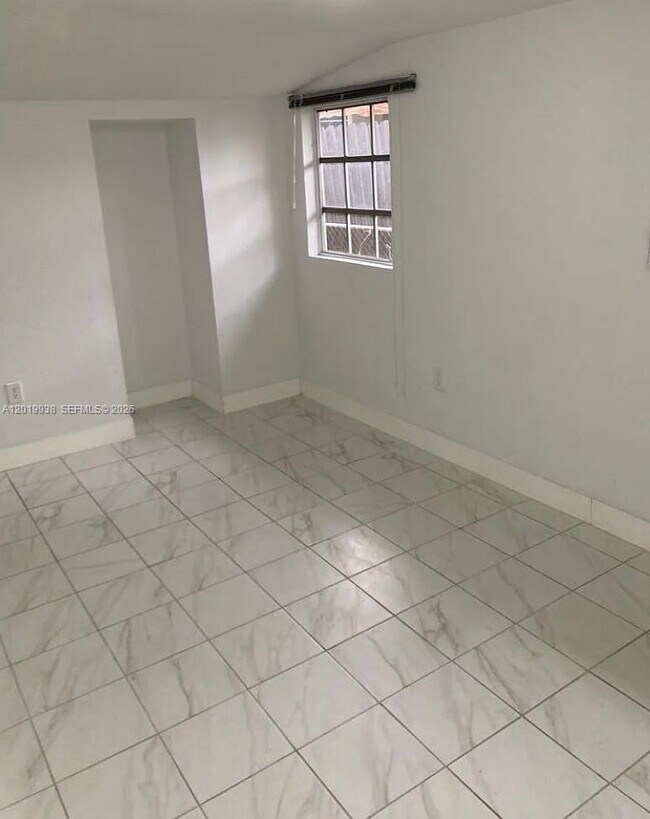 Building Photo - 141 W 26th St