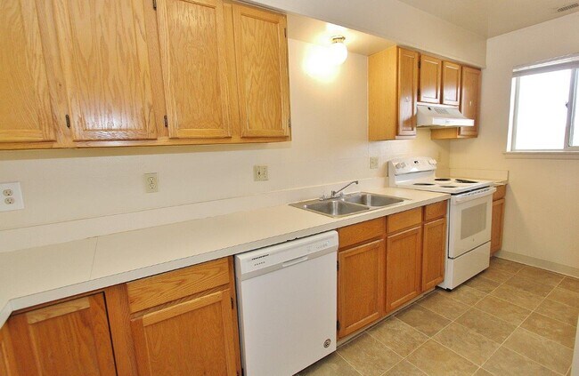 Building Photo - 639 N Moffatt Ave