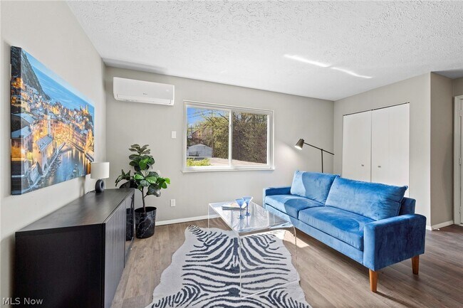 Building Photo - 10532 Clifton Blvd