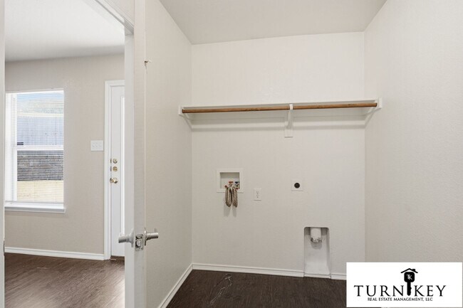 Building Photo - 557 Winbridge Ln