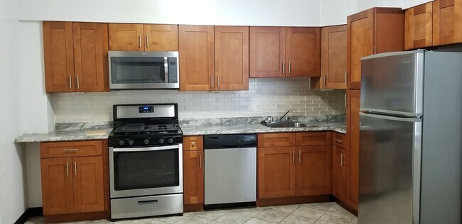 Primary Photo - South Oakland 4 Bedroom House