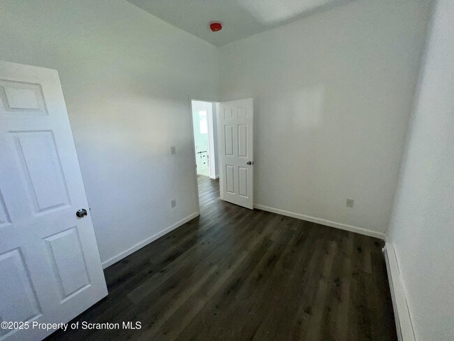Building Photo - 337 S Hyde Park Ave