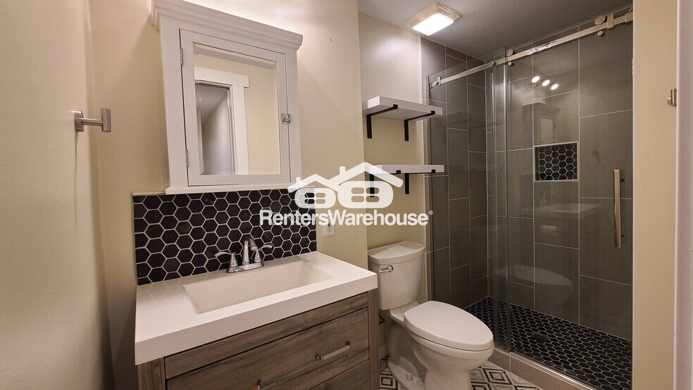 Building Photo - 217 River St