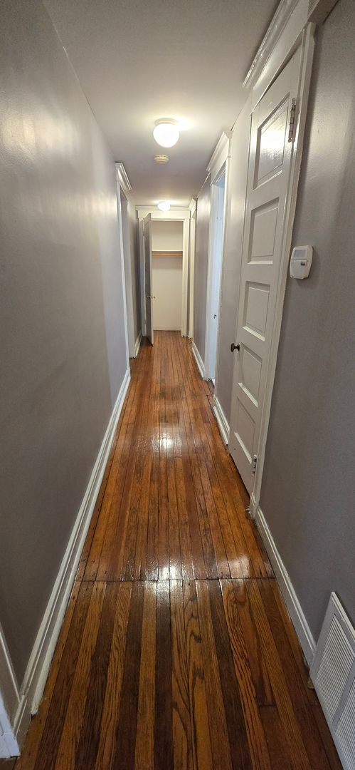 Building Photo - Spacious Two Bedroom Condo in the Barwick-Large Kitchen-Renovated Bathroom