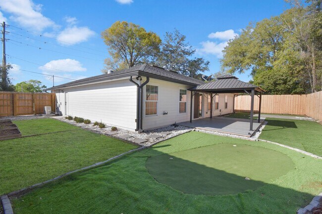 Building Photo - 101 Azalea Rd