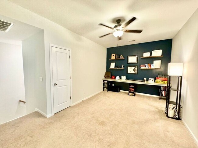 Building Photo - 1/2 off 1st and 2nd month rent - Pristine ...