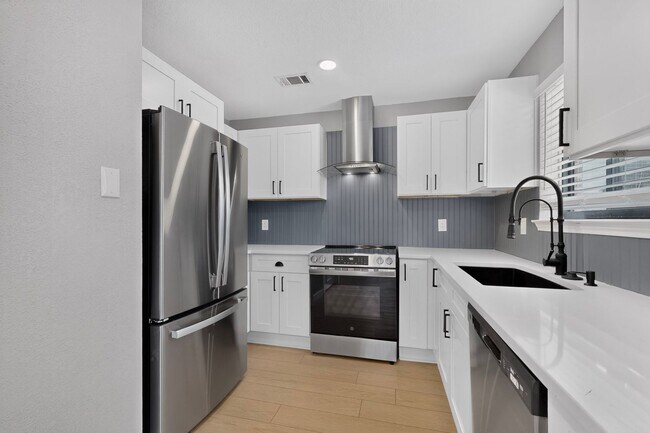 Building Photo - 3701 University Dr