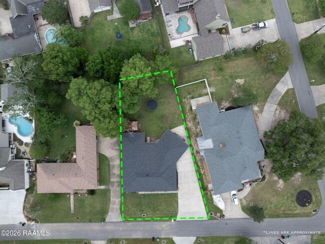 Building Photo - 610 E Demanade Dr