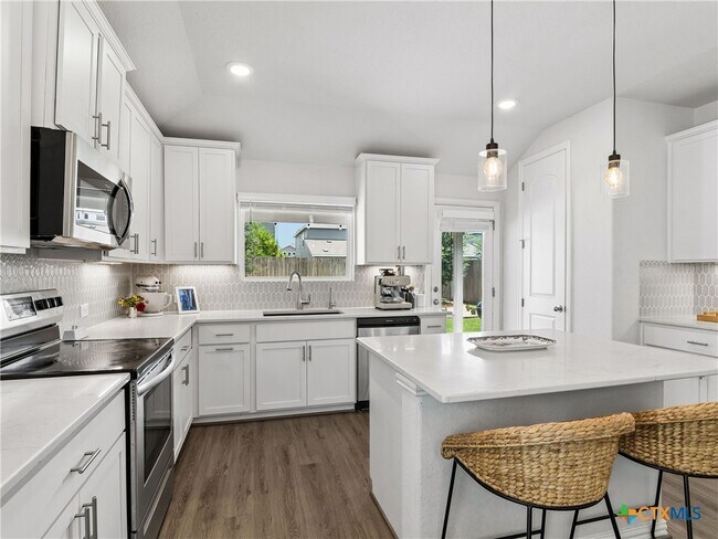 Building Photo - 890 Casetta Trl