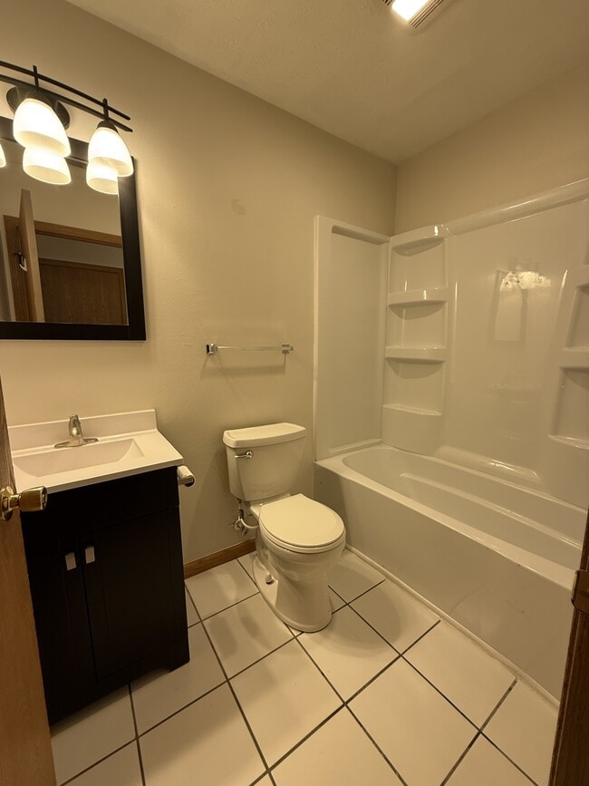 Building Photo - 25 W Collins St