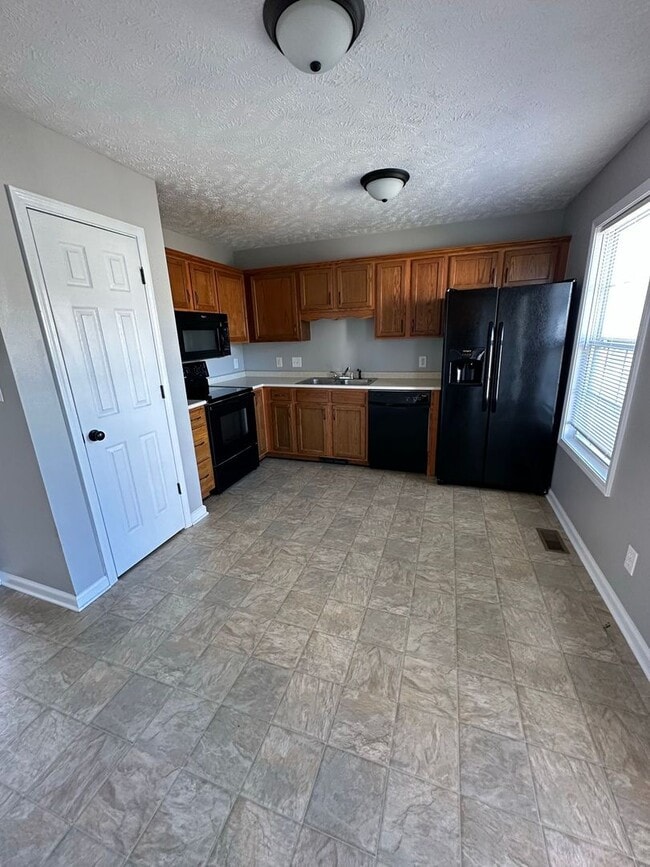 Building Photo - 1009 Bobcat Dr