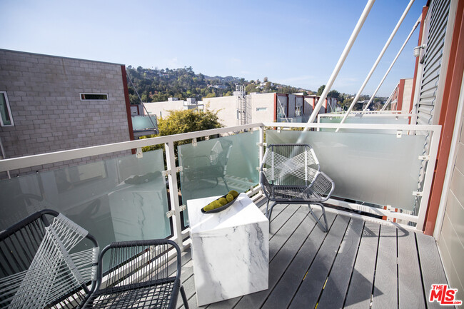 Building Photo - 3450 Cahuenga Blvd