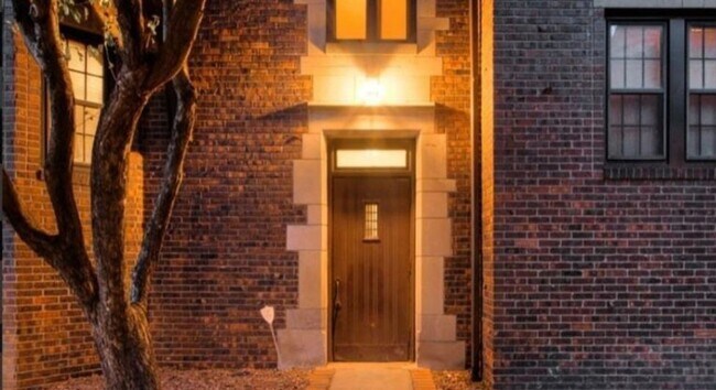 Building Photo - Spacious Two Bedroom Condo in Blackstone!