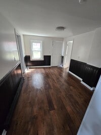 Building Photo - 135 Willow St