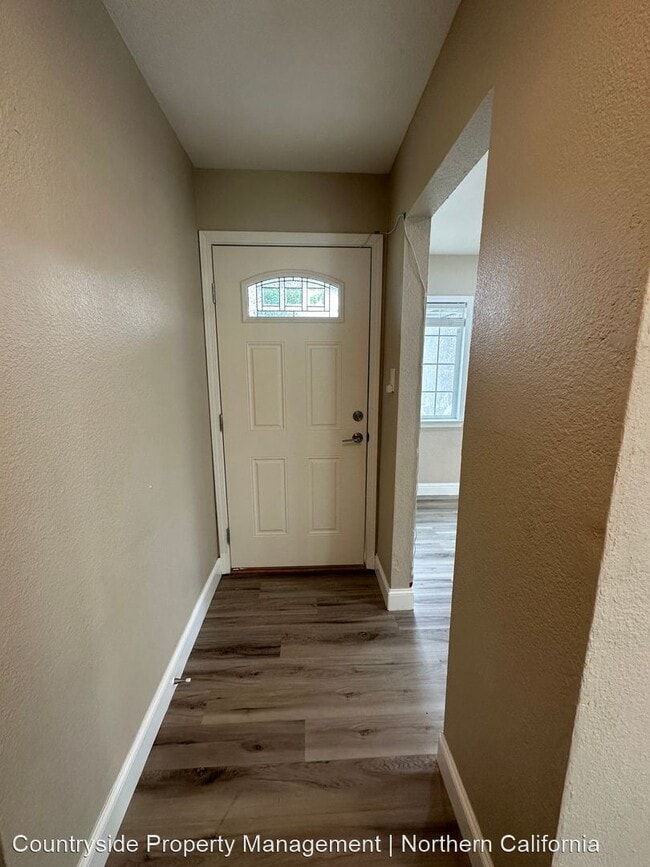 Building Photo - 3 br, 2 bath House - 2201 Eicher Ave
