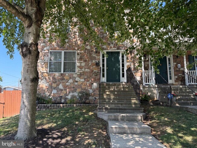 Building Photo - 1334 Easton Rd