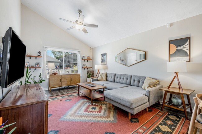 Building Photo - 3 Bedroom next to Wedgewood-Houston