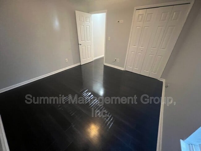 Building Photo - 6381 Klondike River Rd