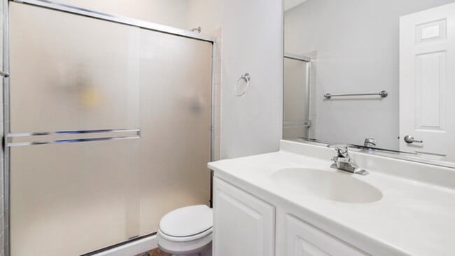 Building Photo - 720 W Evergreen Ave