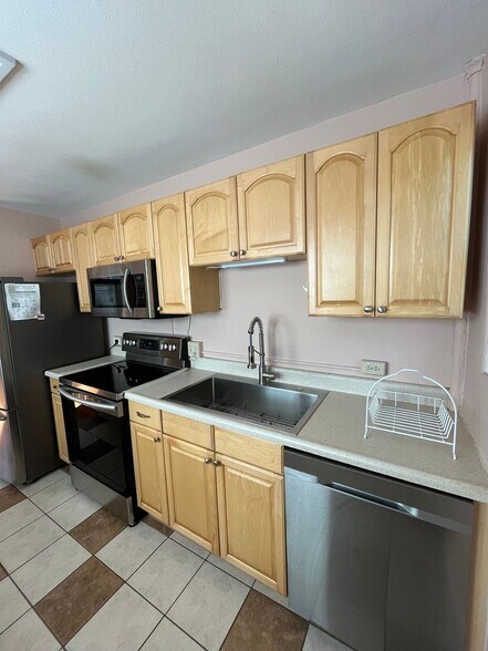 Building Photo - 934 8th St