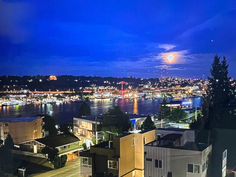 Building Photo - 655 Crockett St