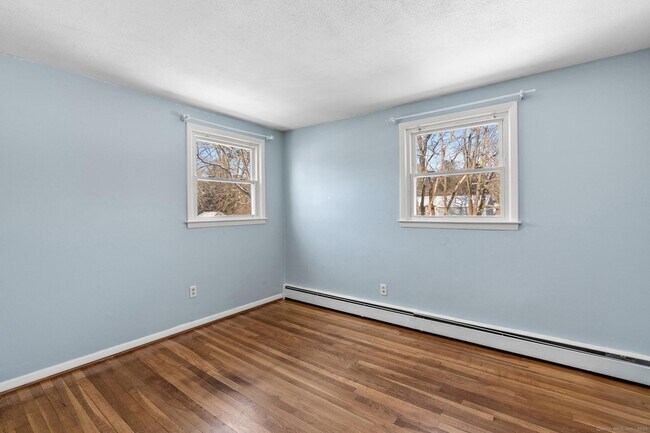 Building Photo - 8 Kings Rd