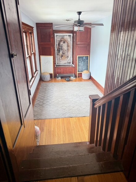 Building Photo - 2420 Simpson Ave