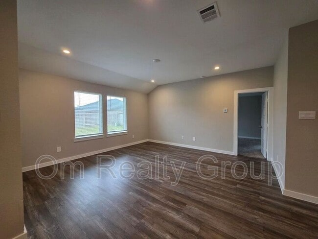 Building Photo - 1131 Hughes Crossing Dr