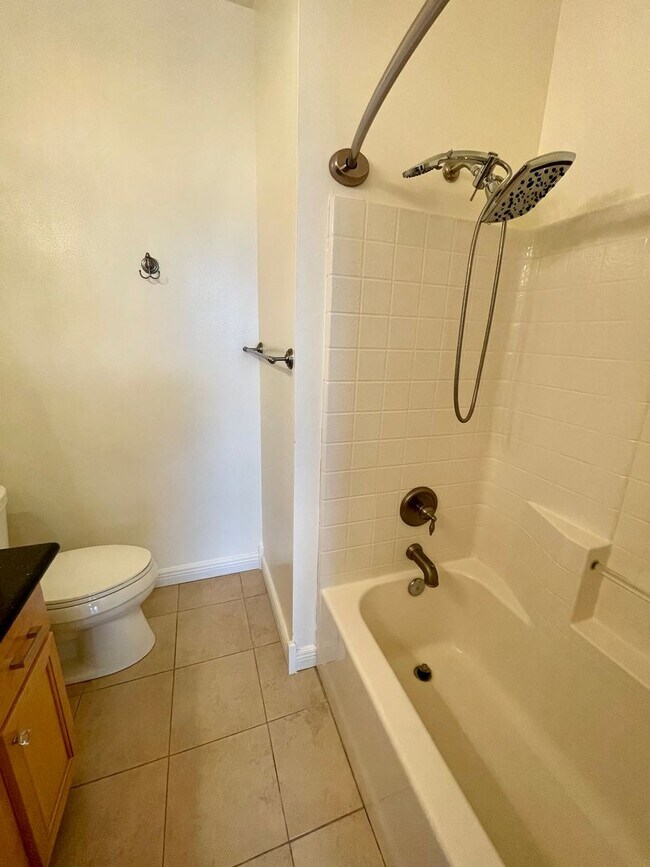 Building Photo - Issaquah Townhouse at Peregrine Point...