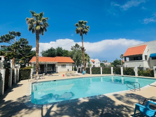 Building Photo - Summerlin 2 Bedroom Condo Renovated Kitche...